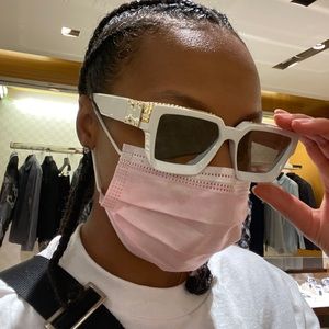 Meet your Posher, Mondi